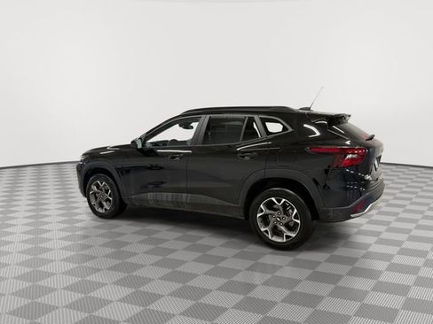 Certified 2025 Chevrolet Trax LT w/ LT Convenience Package image 7