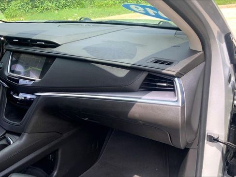 Used 2019 Cadillac XT5 Premium Luxury AWD/4WD image 17