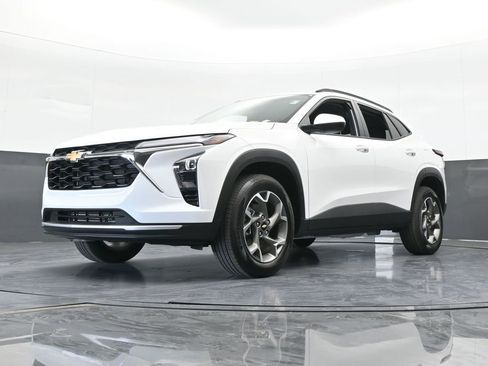 Used 2025 Chevrolet Trax LT w/ LT Convenience Package image 56