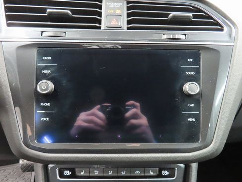 Used 2019 Volkswagen Tiguan SE image 13