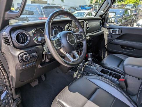 Used 2022 Jeep Wrangler Unlimited Sahara AWD/4WD image 13