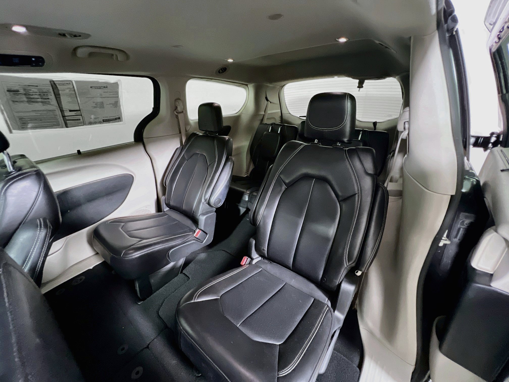 Used 2023 Chrysler Pacifica Touring-L FWD image 29