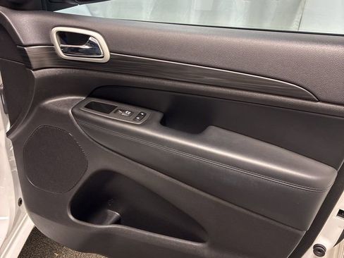 Used 2021 Jeep Grand Cherokee Laredo X image 31