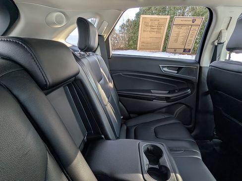 Used 2021 Ford Edge Titanium image 28