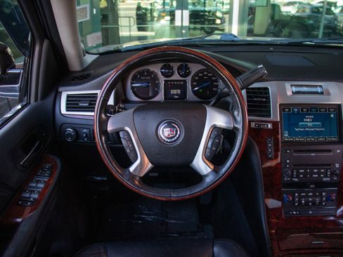 Used 2008 Cadillac Escalade EXT image 12