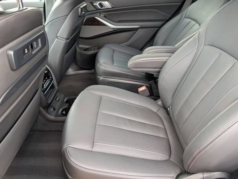 Used 2021 BMW X7 M50i AWD/4WD image 9