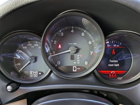 Used 2025 Porsche Macan Base image 28