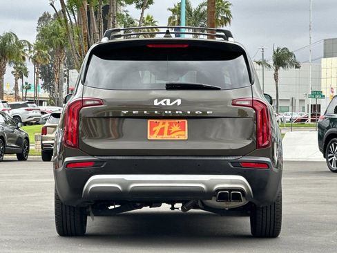 Used 2022 Kia Telluride EX w/ EX Premium Package FWD image 4