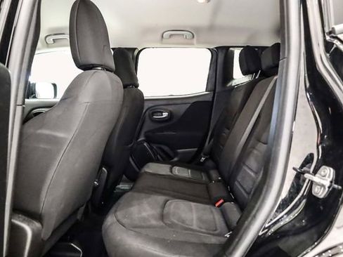 Used 2019 Jeep Renegade Latitude w/ Cold Weather Group image 23