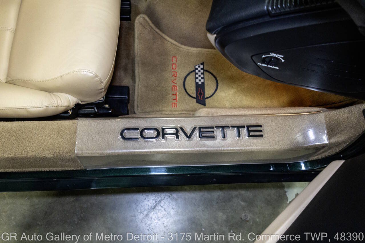 Used 1995 Chevrolet Corvette Coupe RWD image 40
