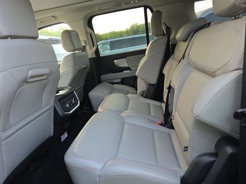 Used 2025 Ford Expedition Max Active RWD image 12