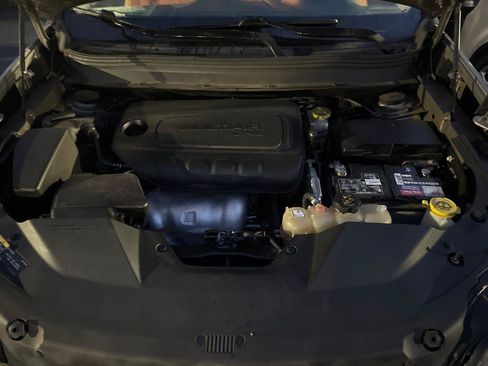 Used 2019 Jeep Cherokee Latitude w/ Popular Appearance Group FWD image 6