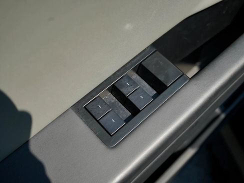 Used 2024 Tesla Cybertruck AWD Crew Cab image 25