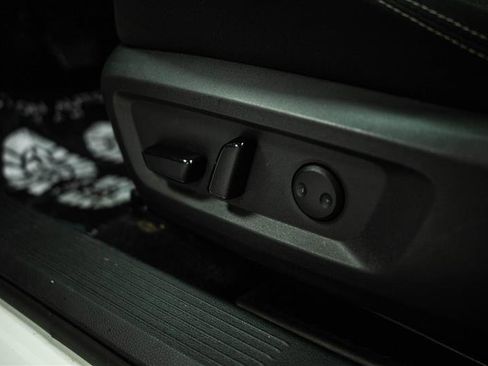 Used 2022 Nissan Rogue SV image 15