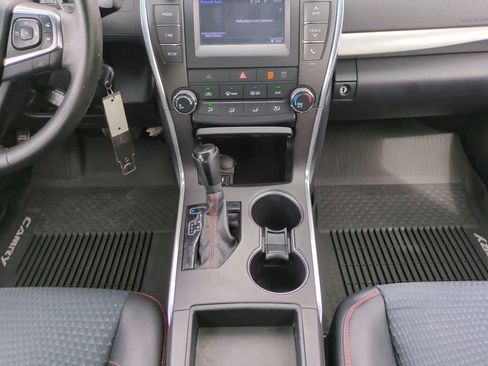 Used 2015 Toyota Camry SE FWD image 18