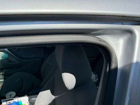 Used 2013 Hyundai Elantra GLS w/ Preferred Pkg FWD image 10