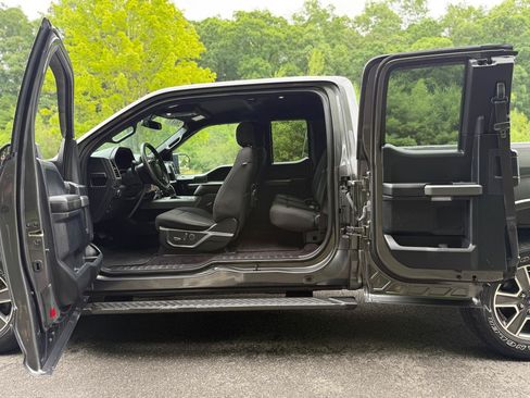 Used 2017 Ford F150 XLT w/ Equipment Group 302A Luxury AWD/4WD image 33