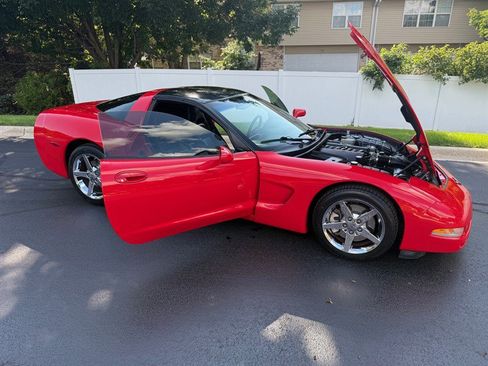 Used 1998 Chevrolet Corvette Coupe w/ Memory Pkg RWD image 13