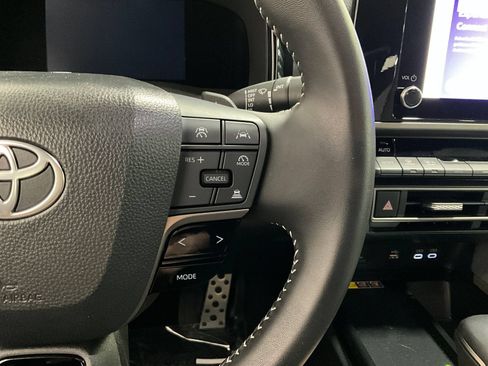 Used 2025 Toyota Camry SE FWD image 19