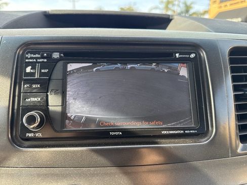 Used 2013 Toyota Sienna LE w/ Towing Pkg image 40