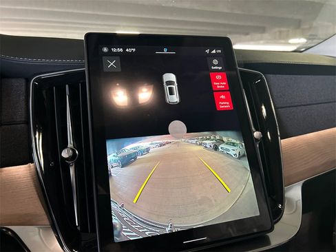 New 2026 Volvo XC90 B5 Core image 17