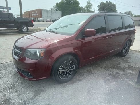 Used 2019 Dodge Grand Caravan SE FWD image 1
