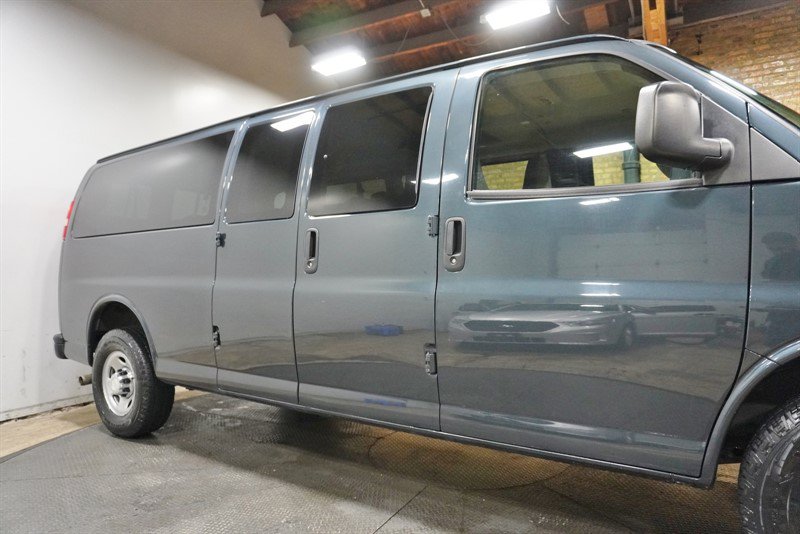 Used 2017 Chevrolet Express 3500 LT w/ LT Preferred Equipment Group RWD image 9