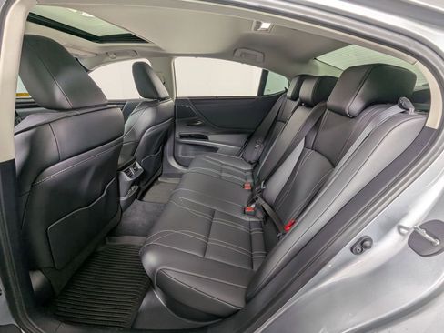 Used 2025 Lexus ES 300h Ultra Luxury w/ Accessory Package (Z1) image 17