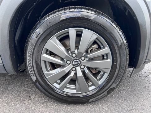 Used 2022 Nissan Pathfinder SV AWD/4WD image 23