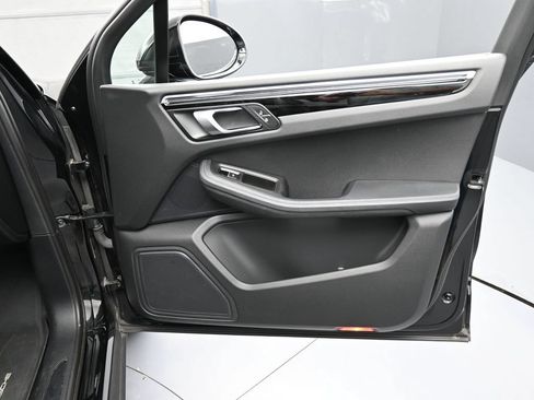 Certified 2023 Porsche Macan Turbo AWD/4WD image 28