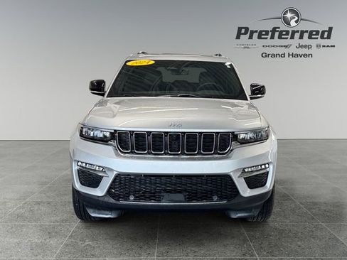 Used 2024 Jeep Grand Cherokee Limited w/ Luxury Tech Group II image 11