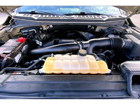 Used 2018 Ford F150 Platinum w/ Equipment Group 701A Luxury image 12