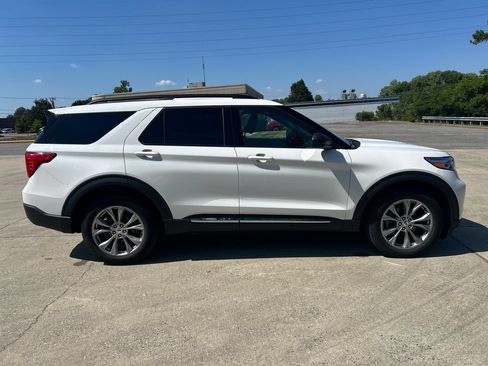 Used 2022 Ford Explorer XLT w/ Equipment Group 202A AWD/4WD image 7
