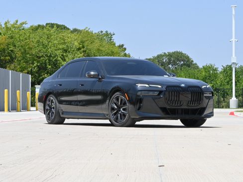 Certified 2024 BMW i7 eDrive50 w/ M Sport Package RWD image 2