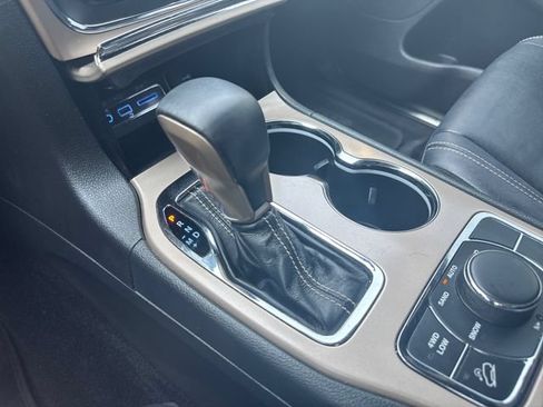 Used 2017 Jeep Grand Cherokee Limited AWD/4WD image 25