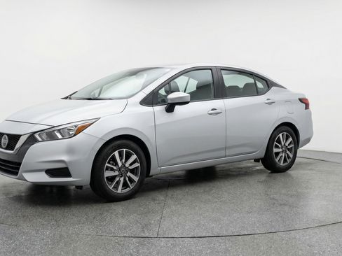 Used 2025 Nissan Versa SV image 3