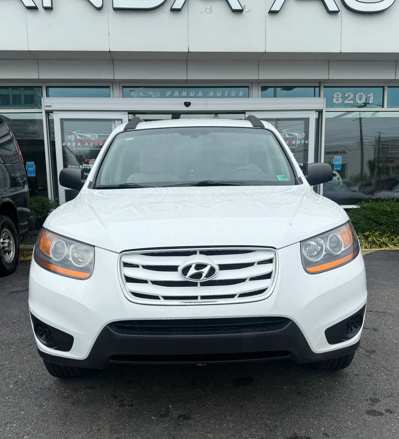 Used 2011 Hyundai Santa Fe GLS FWD image 2