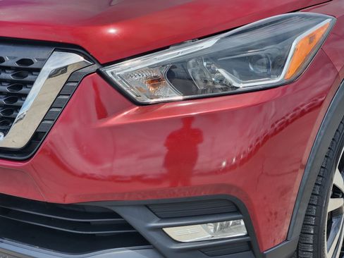 Used 2018 Nissan Kicks SR w/ Premium Package FWD image 8