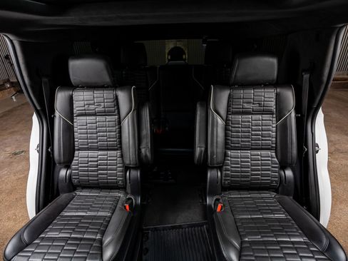 Used 2024 Cadillac Escalade Sport Platinum w/ LPO, ONYX Package AWD/4WD image 35