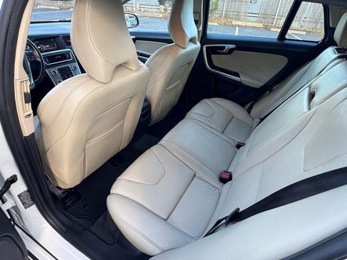 Used 2018 Volvo V60 T5 Dynamic w/ Vision Package image 17