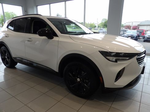 Used 2021 Buick Envision Essence w/ Sport Touring Package AWD/4WD image 3