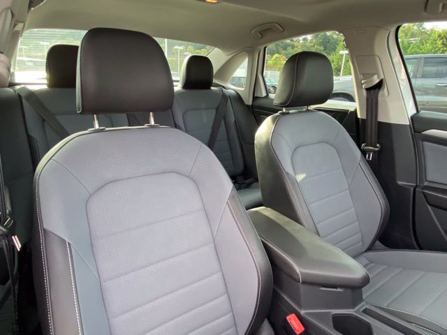 Used 2025 Volkswagen Jetta SE FWD image 21