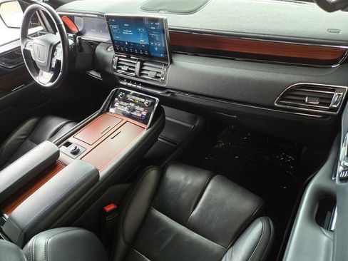 Used 2024 Lincoln Navigator Reserve image 22
