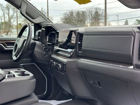 Used 2025 Chevrolet Silverado 1500 LT image 18