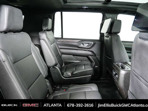 Used 2021 Chevrolet Suburban Z71 w/ Luxury Package image 24