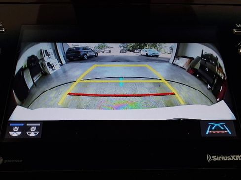 Used 2024 Toyota Camry SE image 4