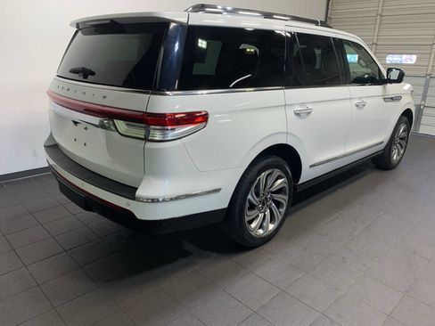 Used 2023 Lincoln Navigator Reserve image 3