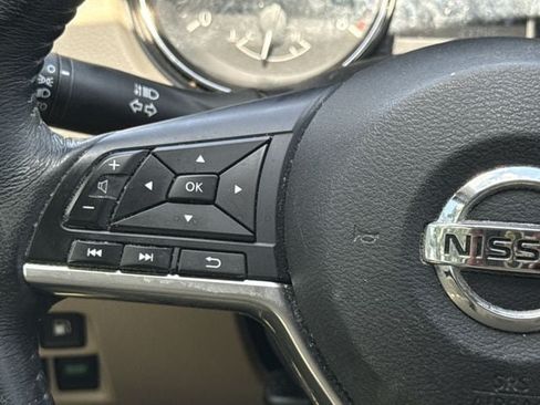 Used 2019 Nissan Rogue SV FWD image 14