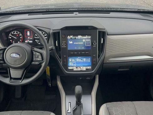 Certified 2025 Subaru Forester Base image 9