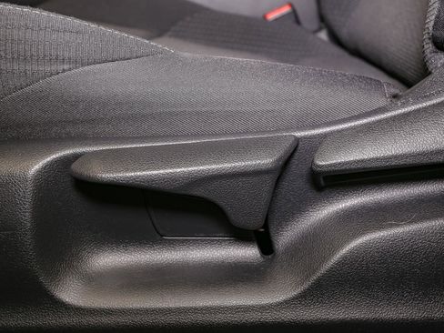 Used 2019 Toyota C-HR LE image 38